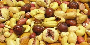 قیمت آجیل در همدان از ۷۰ تا ۱۸۰ هزار تومان/ آجیل ۴۰۰ هزار تومانی شایعه‌ است
