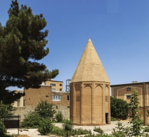 «قربان»، برج آجری ۷۰۰ ساله در همدان