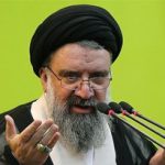 پرچم ولایت کشور را سرافراز می‌کند/ هر پرچمی جز ولایت دنبال منفعت خود است/ دشمن دنبال ایجاد انشقاق است