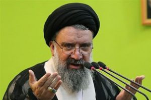 پرچم ولایت کشور را سرافراز می‌کند/ هر پرچمی جز ولایت دنبال منفعت خود است/ دشمن دنبال ایجاد انشقاق است