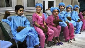 می‌توانم دختران شین‌آبادی را درمان کنم/ برای درمان بیماران پروانه‌ای حمایتم نمی‌کنند