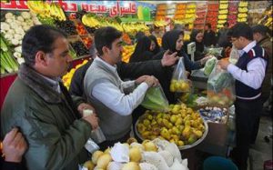 صادرات و دلالان عامل اصلی افزایش قیمت میوه و تره‌بار/ جولان دلالان در بازار میوه همدان