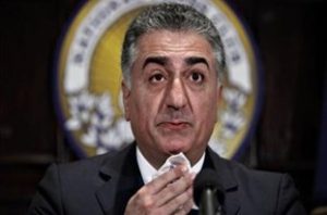 با اجازه پدر و مادرم و بزرگترها اعلام سلطنت می‌کنم!