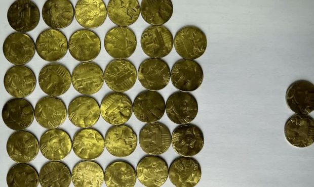 کشف ۷۴ سکه تاریخی ادوار مختلف در اسدآباد کشف ۷۴ سکه تاریخی ادوار مختلف در اسدآباد