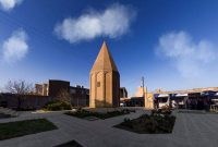 برج آجری قربان یادگاری تاریخی در قلب همدان