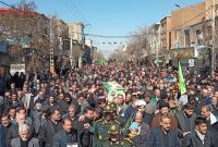 تشییع پیکر شهدای حملات آمریکا روی دستان تویسرکان